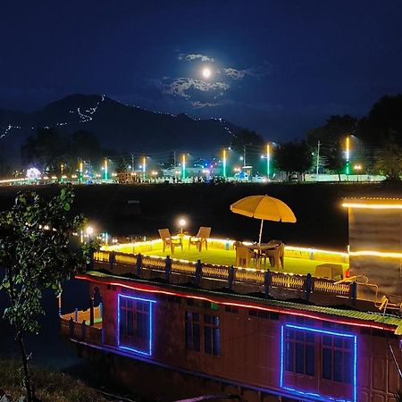 Houseboat Karima Palace Srīnagar Esterno foto