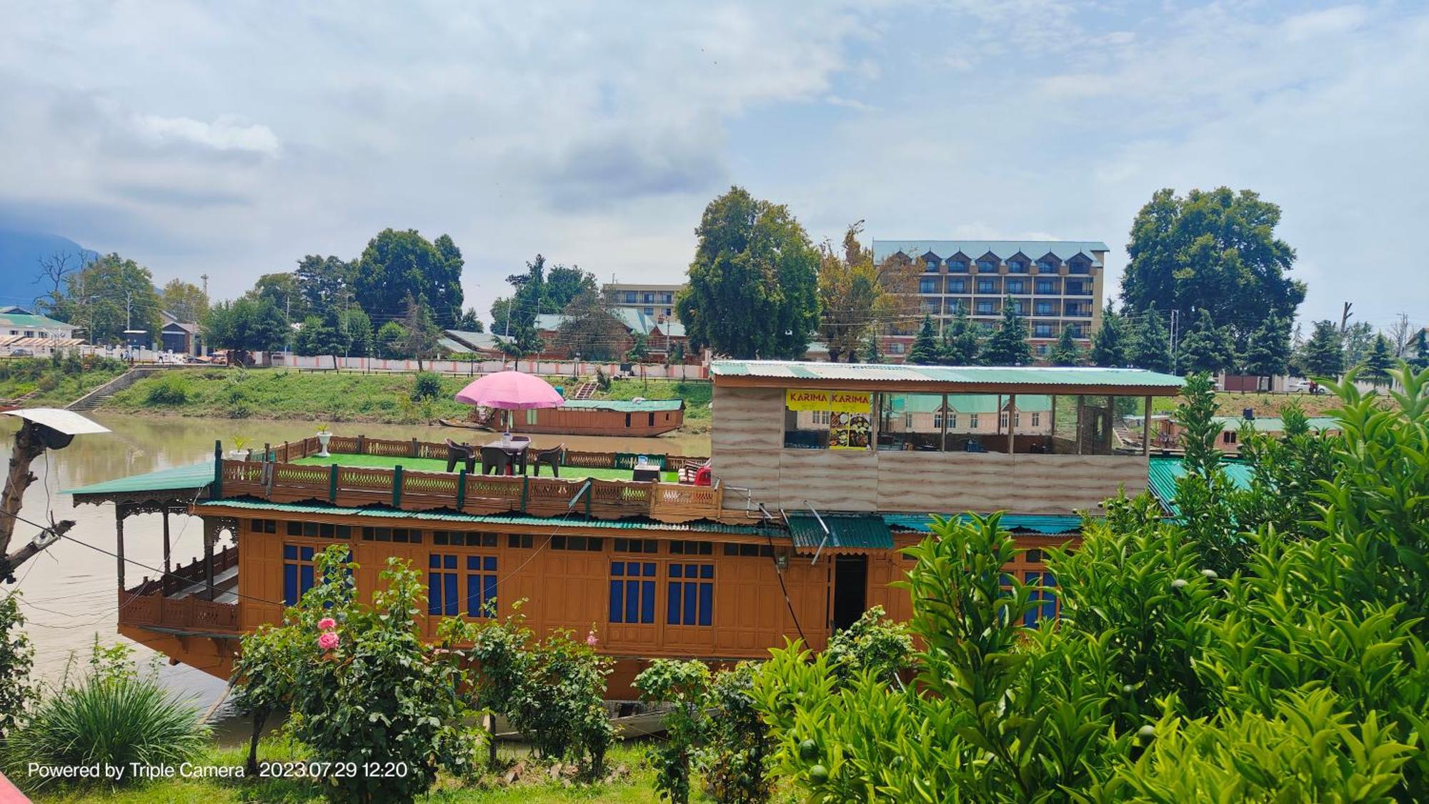 Houseboat Karima Palace Srīnagar Esterno foto