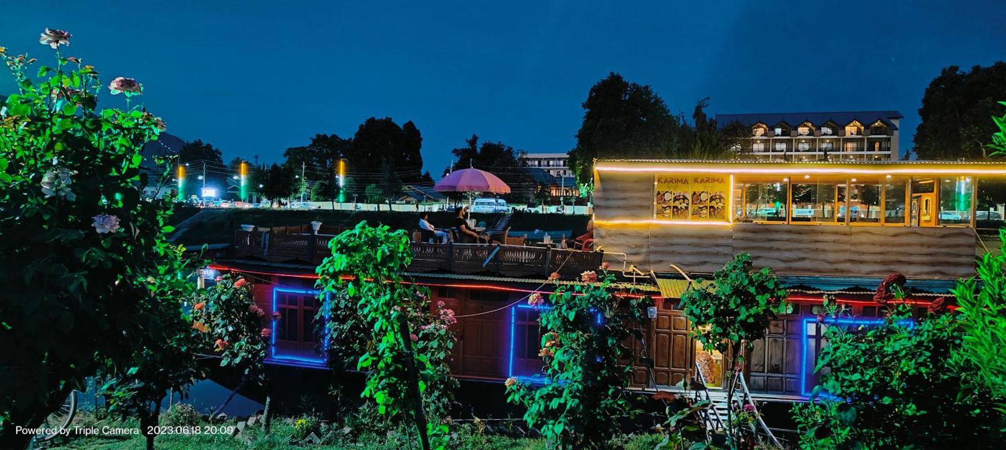 Houseboat Karima Palace Srīnagar Esterno foto