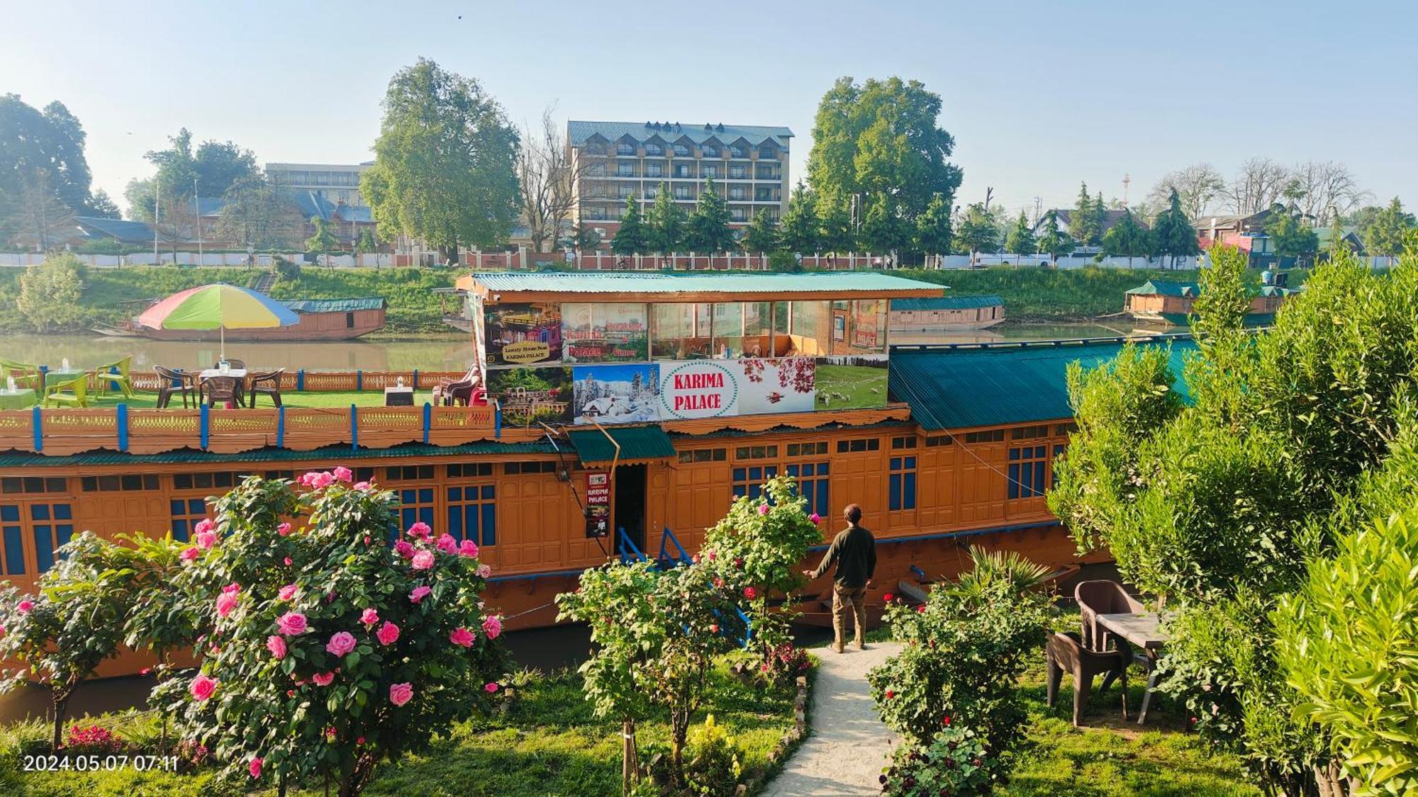 Houseboat Karima Palace Srīnagar Esterno foto